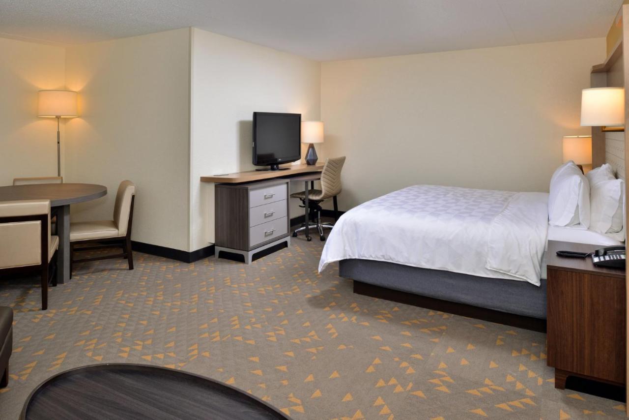 Holiday Inn Hotel & Suites Overland Park-Convention Center By Ihg Exterior photo