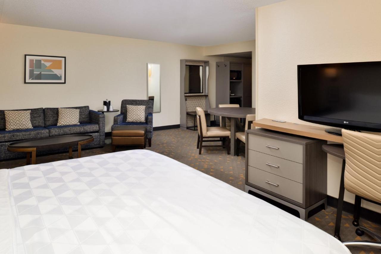Holiday Inn Hotel & Suites Overland Park-Convention Center By Ihg Exterior photo