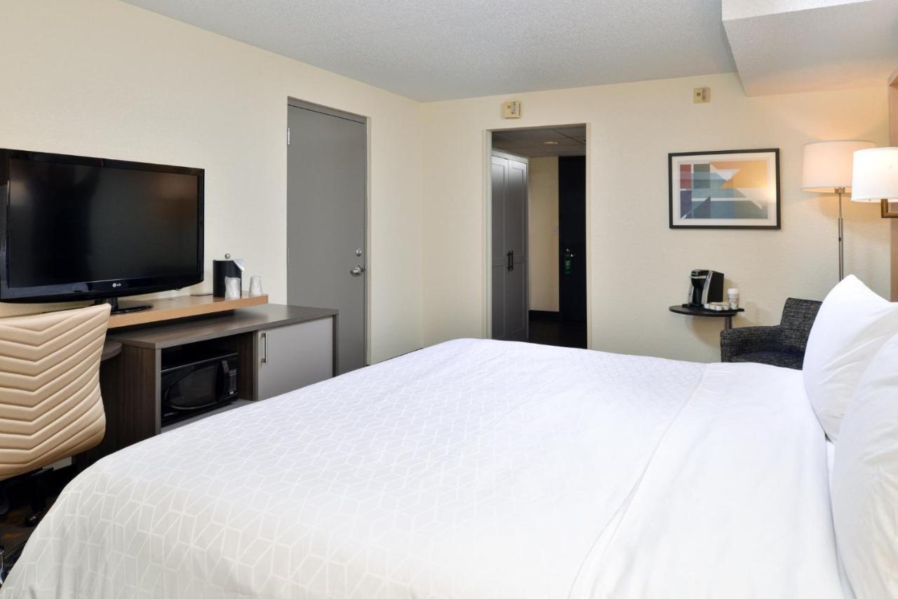 Holiday Inn Hotel & Suites Overland Park-Convention Center By Ihg Exterior photo
