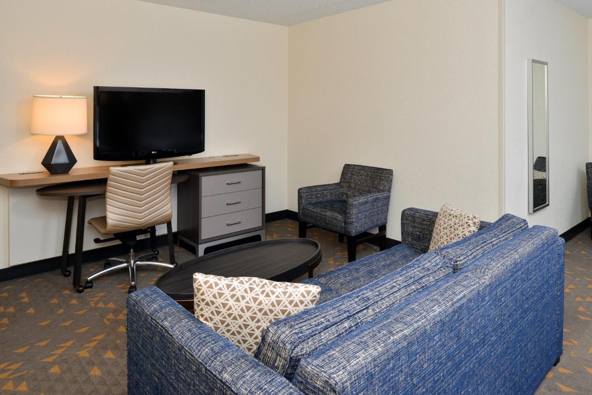 Holiday Inn Hotel & Suites Overland Park-Convention Center By Ihg Exterior photo